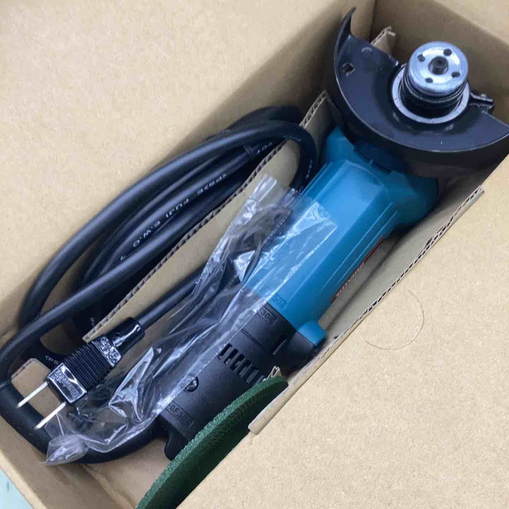 マキタ(makita) 100mmディスクグラインダ 9533BDIY 鉄筋 アングル材 仕上げ 磨き 建築 石材 コンクリート ブロック レンガ タイル 研磨 ガラス 断面磨き 加工【越谷店】