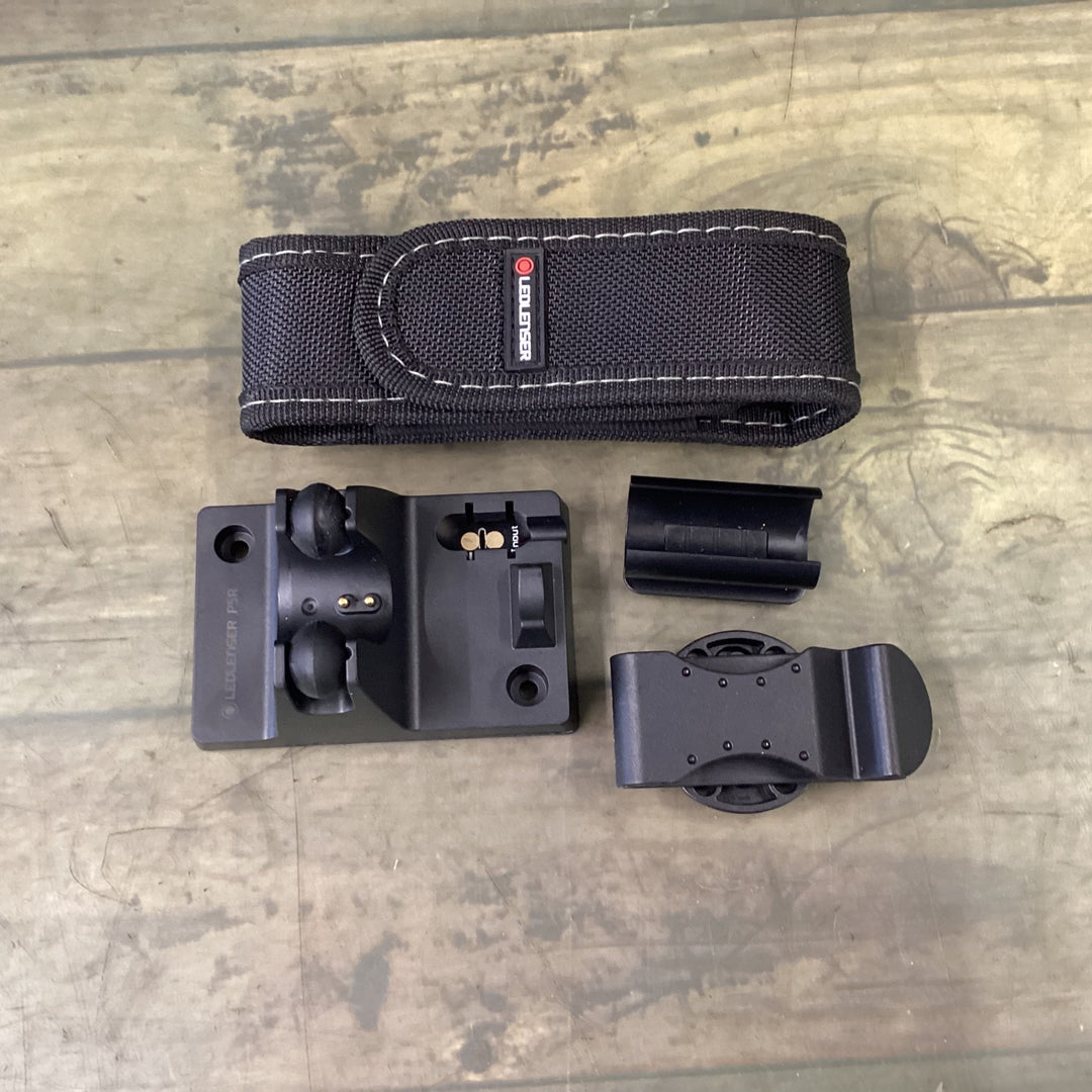 【中古美品】Ledlenser(レッドレンザー) LED懐中電灯 P5R 日常/作業用/小型軽量 【明るさ約420ルーメン】 【最長7年保証】 充電式 [日本正規品] 500897【東大和店】