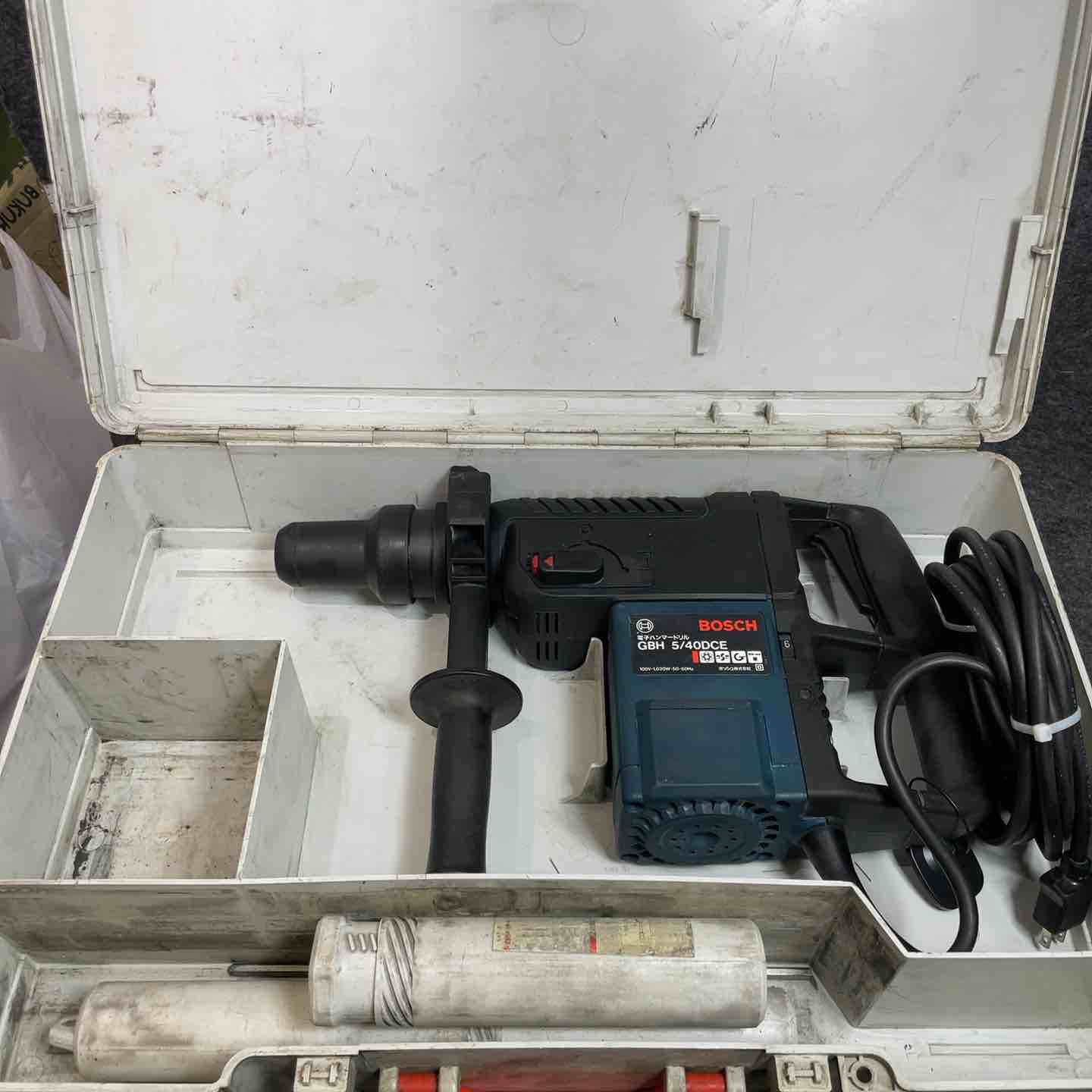 中古品 □ BOSCH ハンマドリル GBH11DE □ K □ ITHL9YPJYP7I 新商品案内：2023年11月15日発売】軽量コンパクトでパワフル、上向き