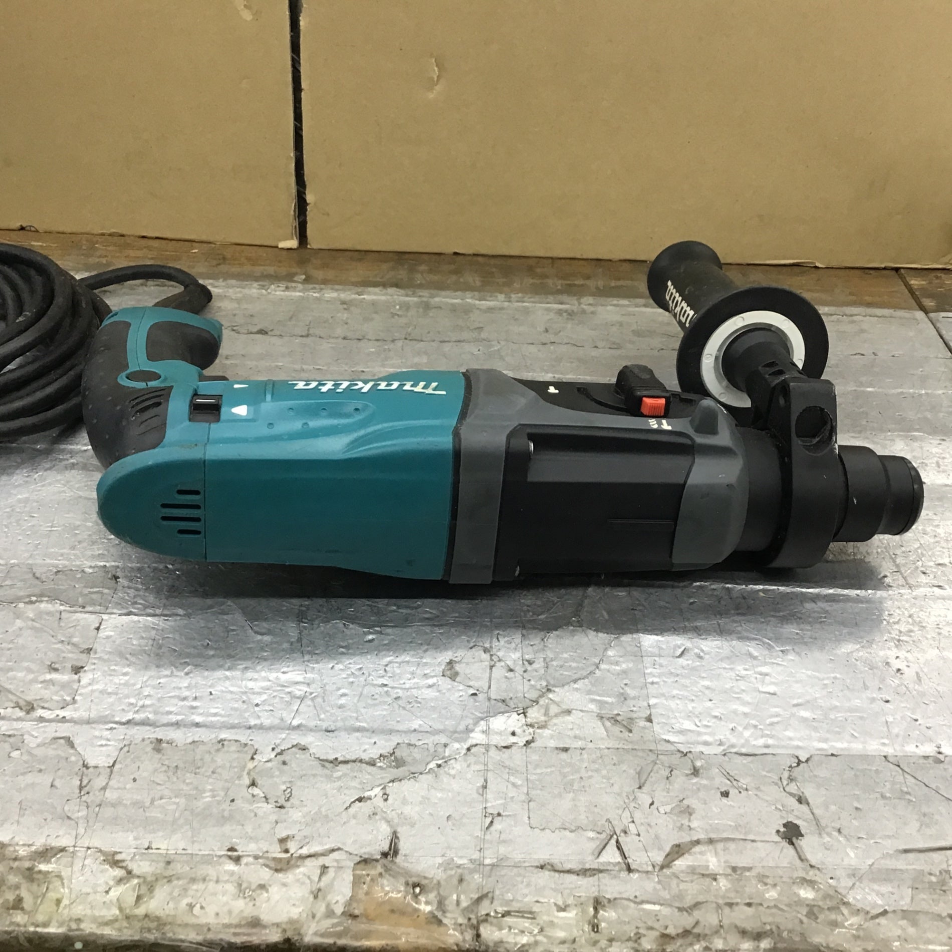 中古品●makitaハンマドリルHR2470F●J●ITQG4DUSR9JW 2026年最新】Yahoo!オークション -makita hr2470(工具、DIY用品)の中古