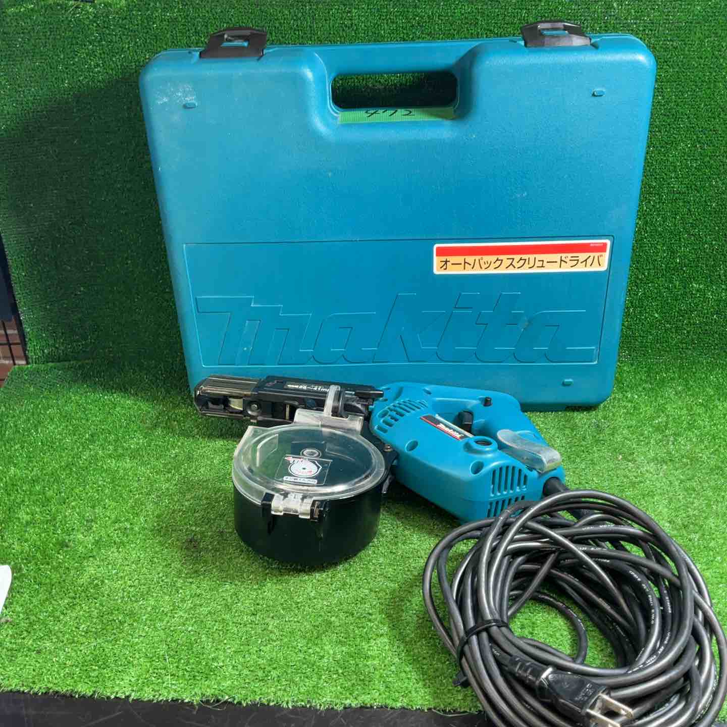 マキタ オートバック スクリュードライバー 6830 中古品】 マキタ(makita) オートパックスクリュードライバー 6837