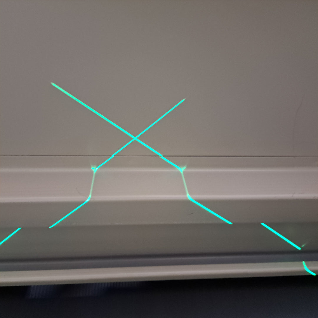 【美品】★マキタ(makita) 10.8Vグリーンレーザー墨出し器 SK20GD 高輝度 屋外 おおがね/ろく 電池パック ADP09・受光器・アルミケース付き【岩槻店】