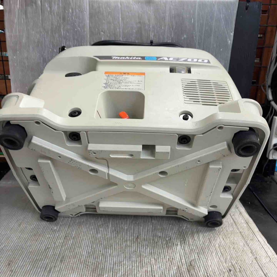 ★マキタ(makita) エアコンプレッサー AC700【草加店】