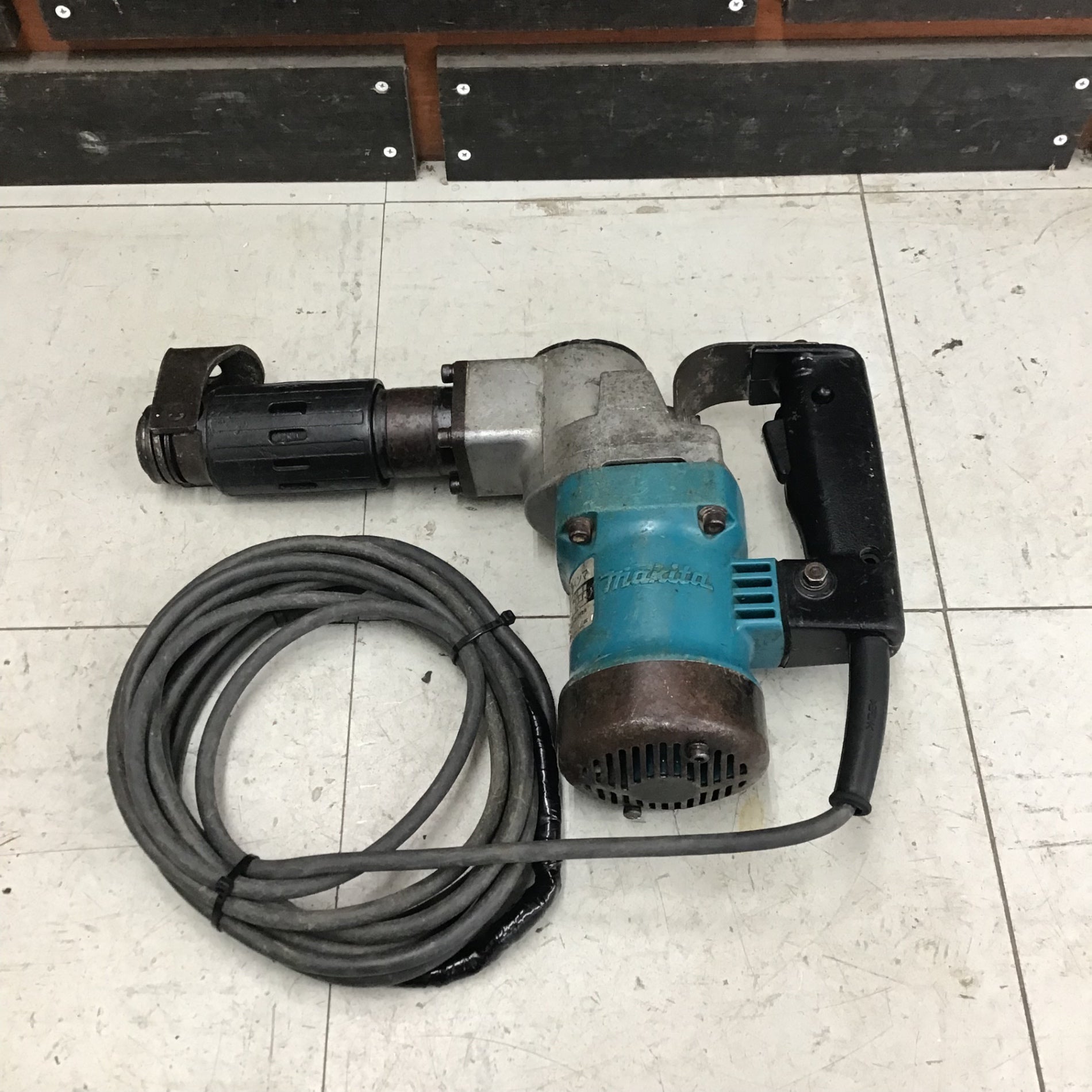 【現状品】マキタ/makita 電動ハンマ HM0810 【鴻巣店】