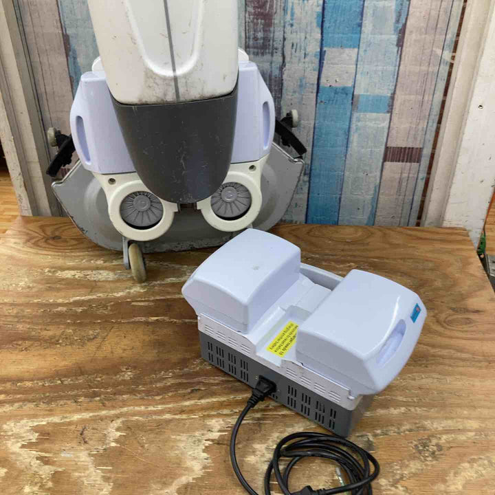 【中古品 / 店頭受取り限定】くうかん/i-team 床用コードレスポリッシャー i-mop XL Basic バッテリー2セット 替えブラシ多数付属【柏店】