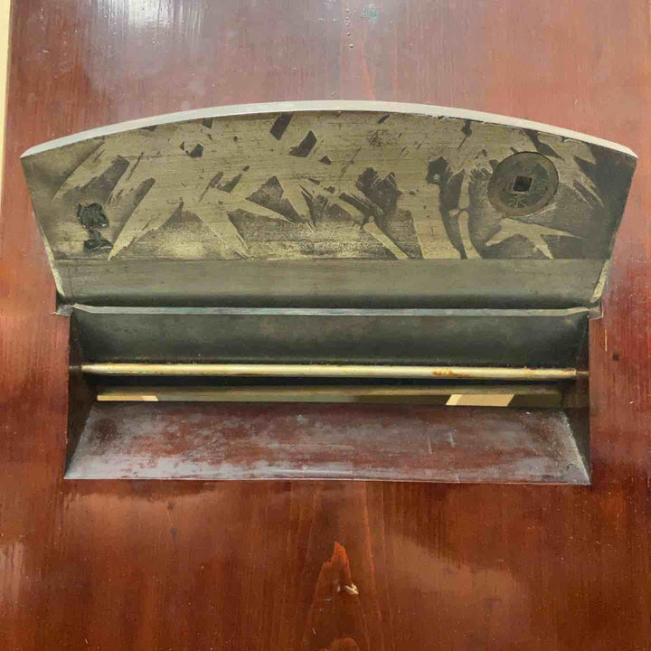 【店頭受取り限定】 刃幅：約240mm 鉋　削ろう会で展示、使用された　立てかけ台付き【戸田店】