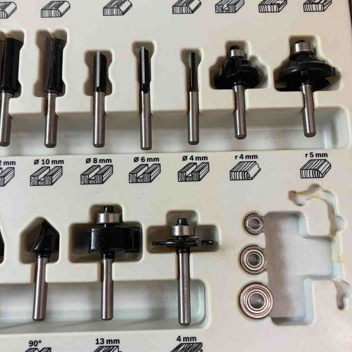 【中古品】ボッシュ(BOSCH) ルーター・トリマービットセット(30種・30本入)【東大和店】