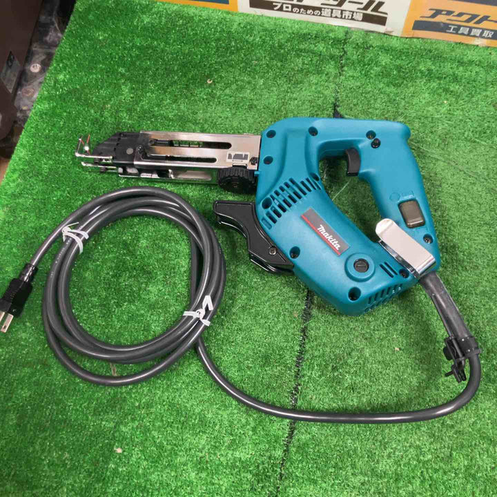 ◇マキタ(makita) オートパックスクリュードライバ 6832 縦型連結ネジ【草加店】