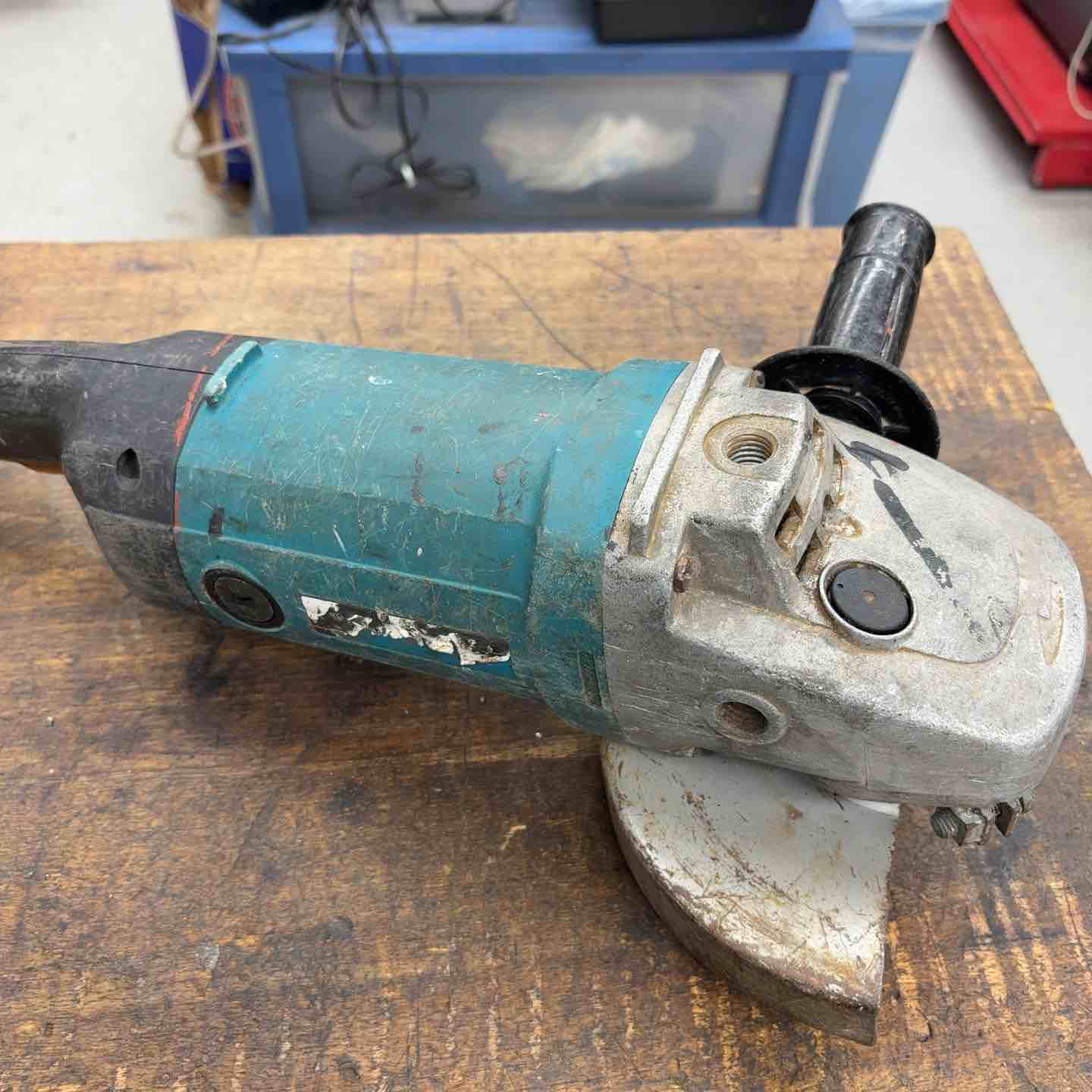 ◇マキタ(makita) 180mmディスクグラインダー 9047L【八潮店