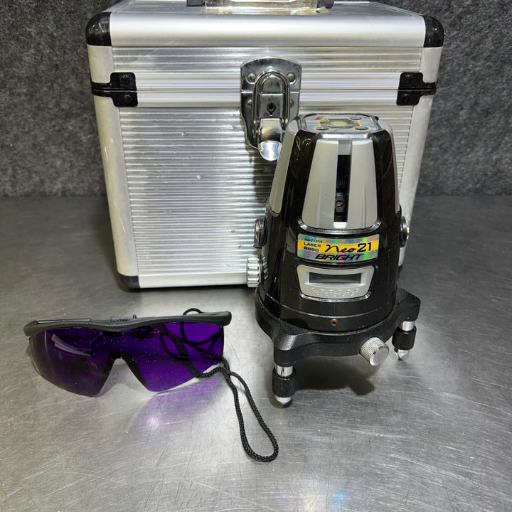 〇シンワ測定 レーザー墨出し器 Neo21 BRIGHT No.77354 縦・横・地墨 レーザーロボ ネオ ブライト【桶川店】