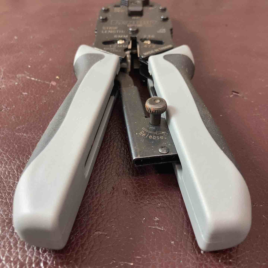 【中古品】パンドウイット モジュラプラグ圧着工具 マルチタイプ ケース付キット MPT5E-KIT【東大和店】