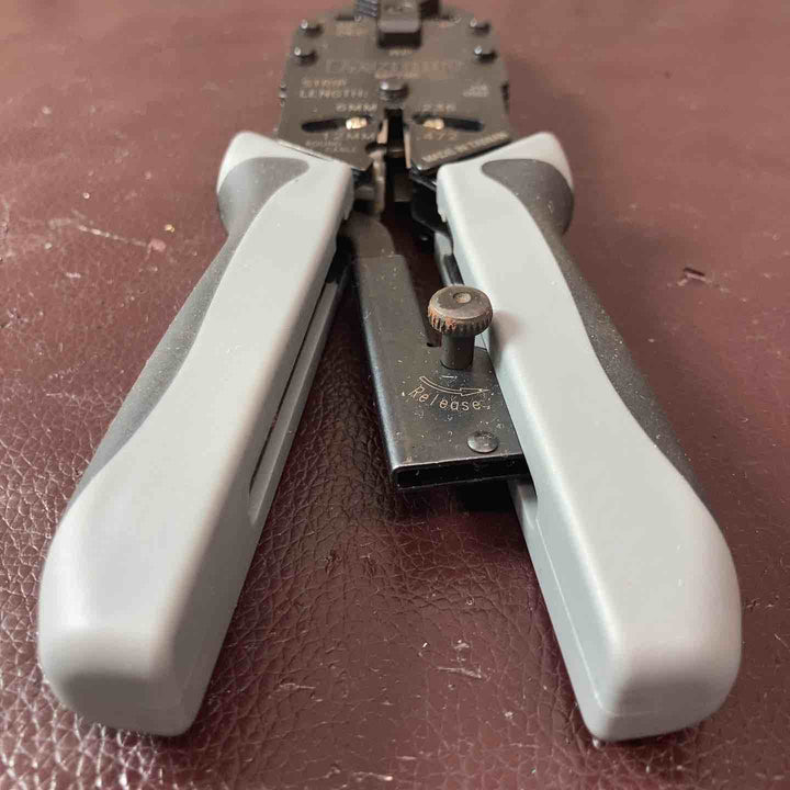 【中古品】パンドウイット モジュラプラグ圧着工具 マルチタイプ ケース付キット MPT5E-KIT【東大和店】