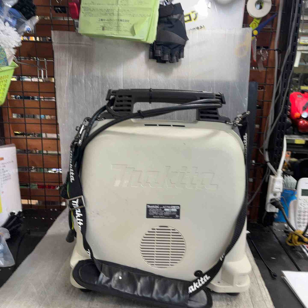 ★マキタ(makita) エアコンプレッサー AC700【草加店】