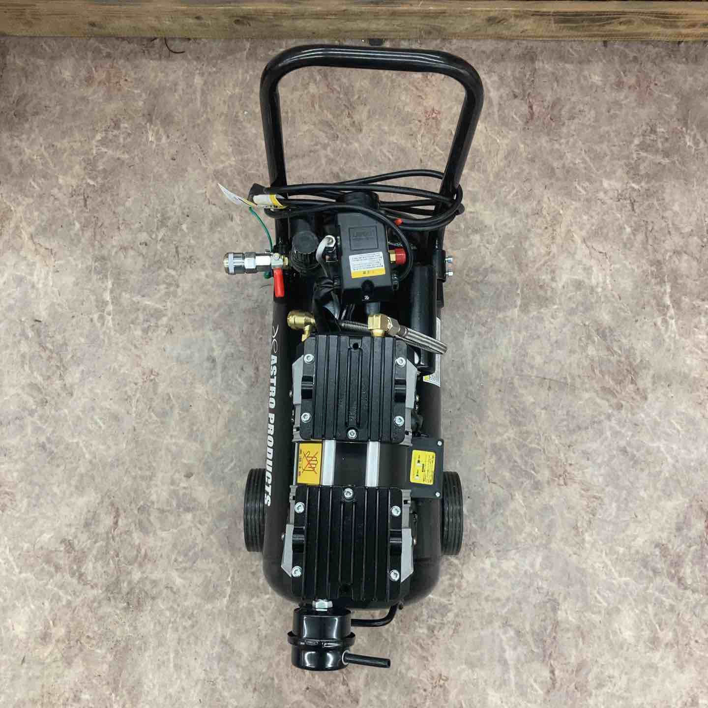 タイトル： 【中古】【動作OK】【店頭引取限定】ASTROPRODUCTS アストロプロダクツ 常圧　エアコンプレッサー AP040951 27,500円（税込） アストロプロダクツ ASTRO 常圧エアコンプレッサ AP040951の中古 中古B