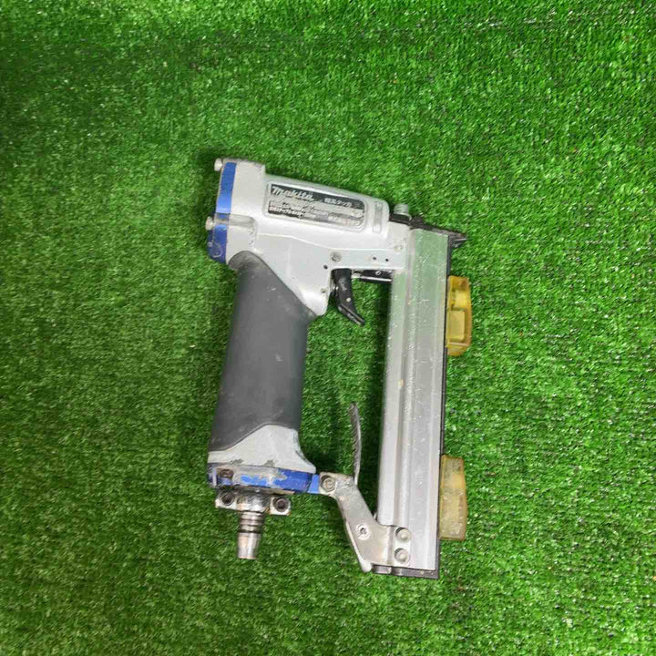 【中古品】 マキタ(makita) 常圧軽天タッカ AT422CA 【藤沢店】