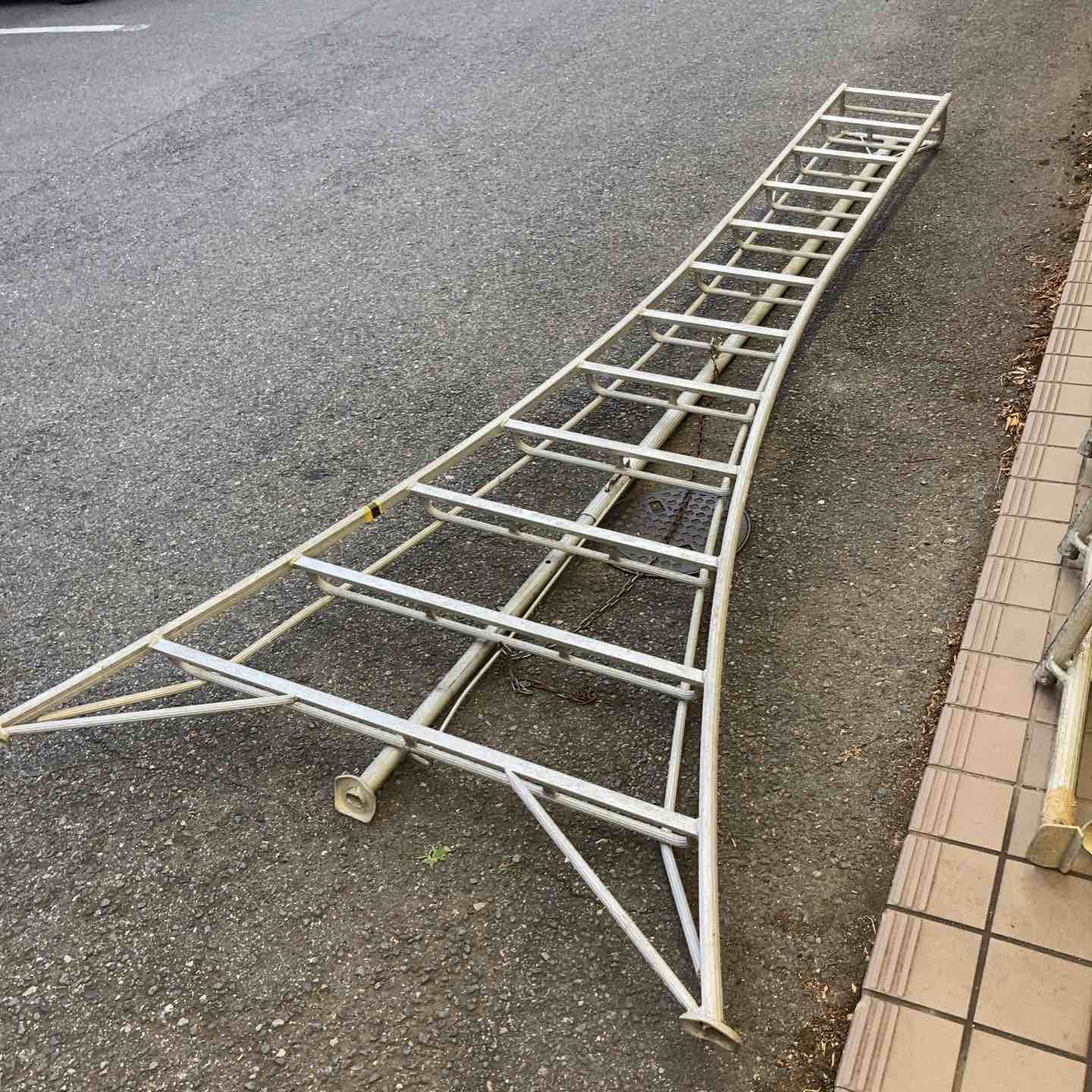 店頭受取り限定】メーカー型式不明 園芸用アルミ三脚 脚立 12尺【所沢