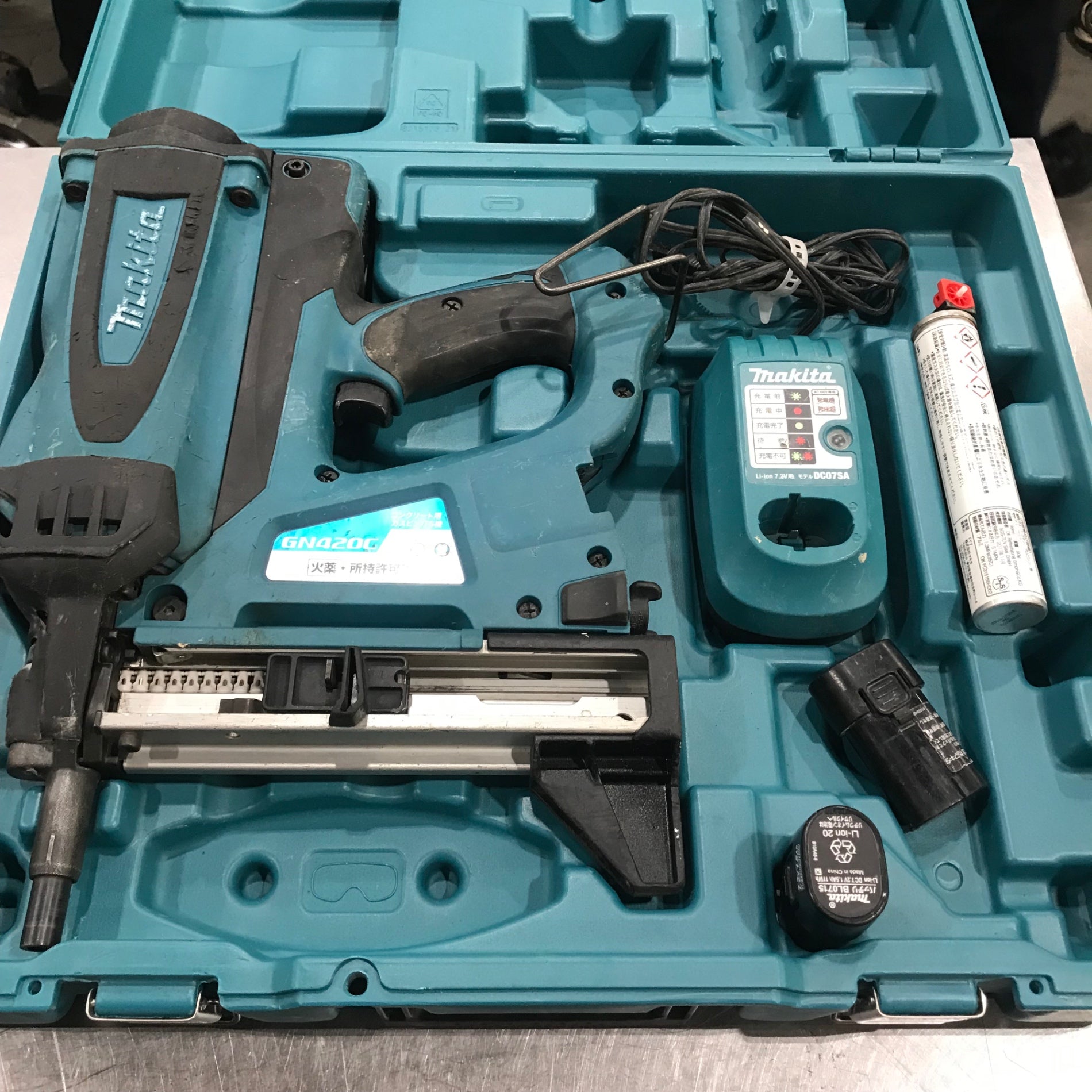 ☆マキタ(makita) コードレスコンクリート用ガスピン打ち機 GN420C