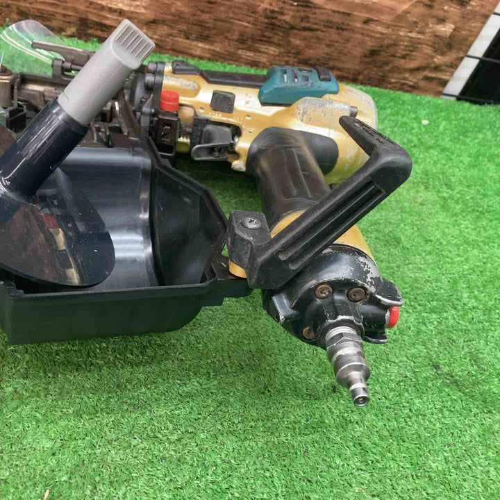 【中古品】makita/マキタ 65mm 高圧エア釘打 エアダスタ付 ゴールド AN633HSP1【川越店】