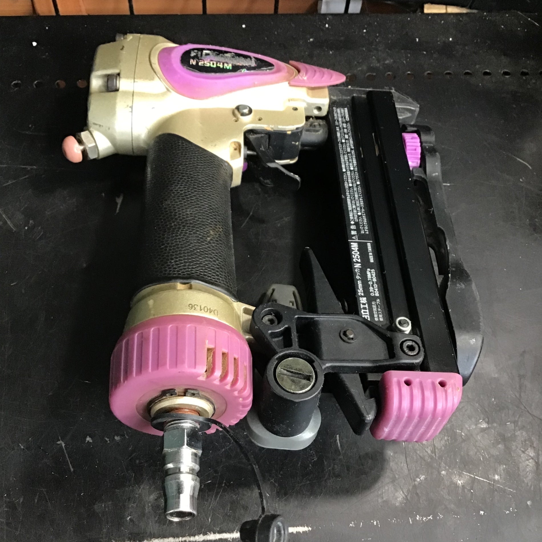 ☆ハイコーキ(HIKOKI ※旧:日立工機) 常圧エアタッカ N2504M【草加店