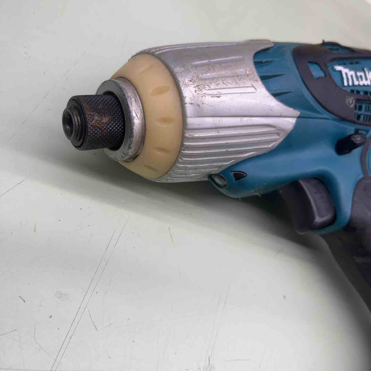 ◇マキタ(makita) ソフトインパクトドライバー 6963SPK 穴あけ ◇マキタ(makita) ソフトインパクトドライバー 6963SPK 穴あけ