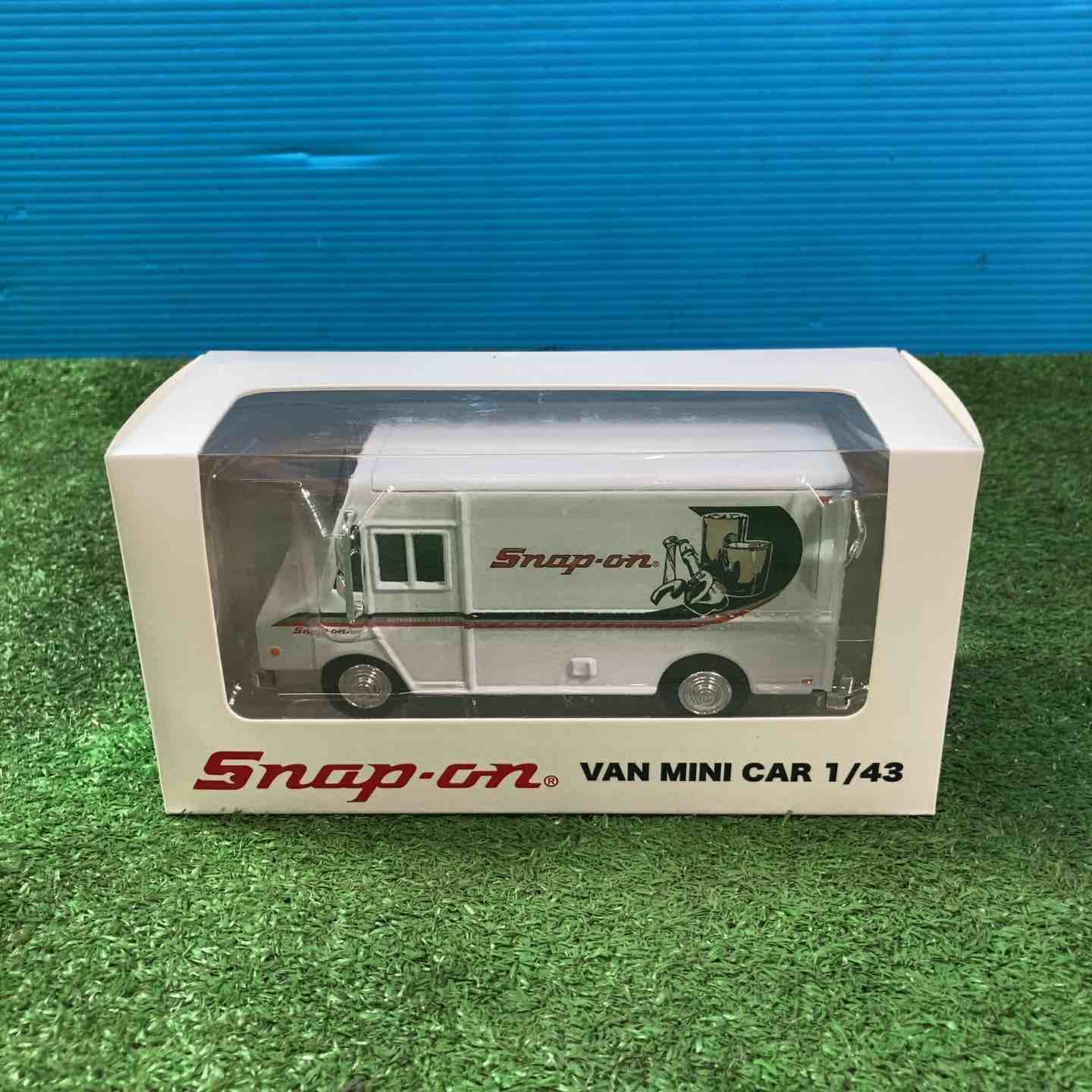 スナップオン　スナップオンバン　ミニカー　ホワイト Amazon.co.jp: スナップオン Snap-on バン ミニカー 1 43 : 車＆バイク