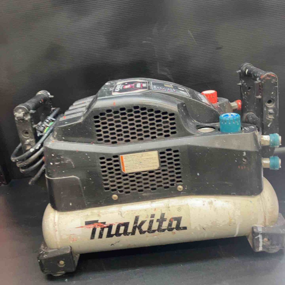 ★マキタ(makita) エアコンプレッサー AC461XLB 充填時間5分半【川越店】