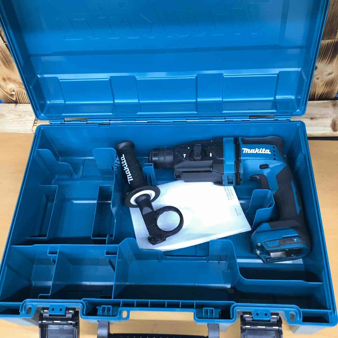 マキタ HR1830 18mmハンマドリル【野田愛宕店】【店頭取引限定】【中古】管理番号：ITV8K211KMYK マキタ makita 18mm 充電式ハンマドリル HR183DRGXの中古 未使用品