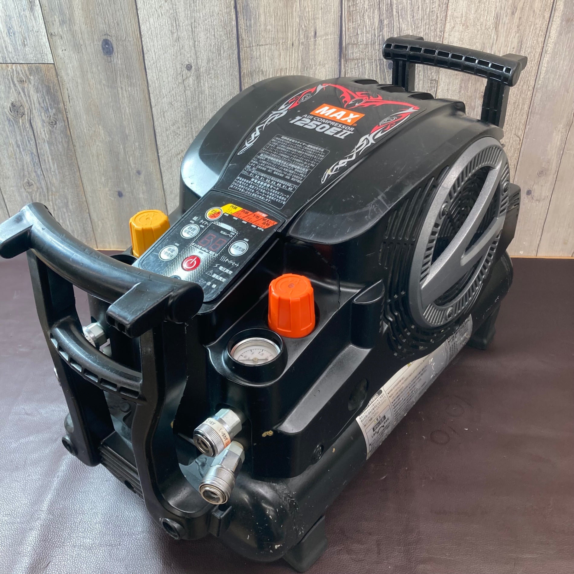 未使用】☆MAX/マックス 高圧エアコンプレッサー AK-HH1310E (レッド