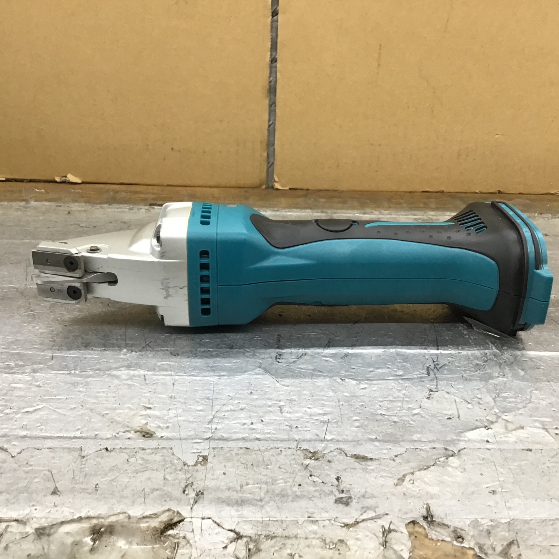 マキタ(Makita) ストレートシャー 1.6mm JS1601 :20231017001244-00516:スマイルチャージ - 通販 -  Yahoo!ショッピング 切断工具、切断機 | energostan.kz