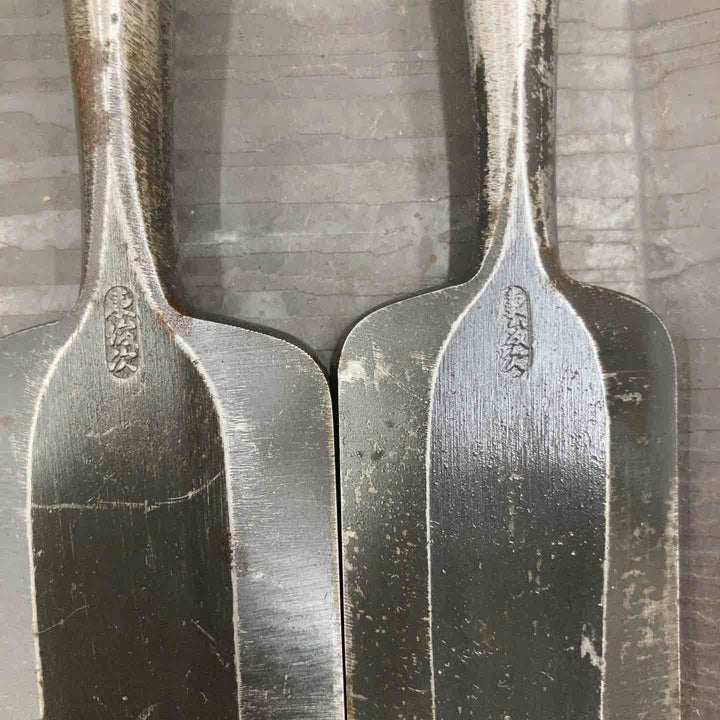 【中古品】　「東俊次」銘 鑿  のみ 10本組 黒檀柄 三ツ裏・四ツ裏 和工具 大工道具【柏店】