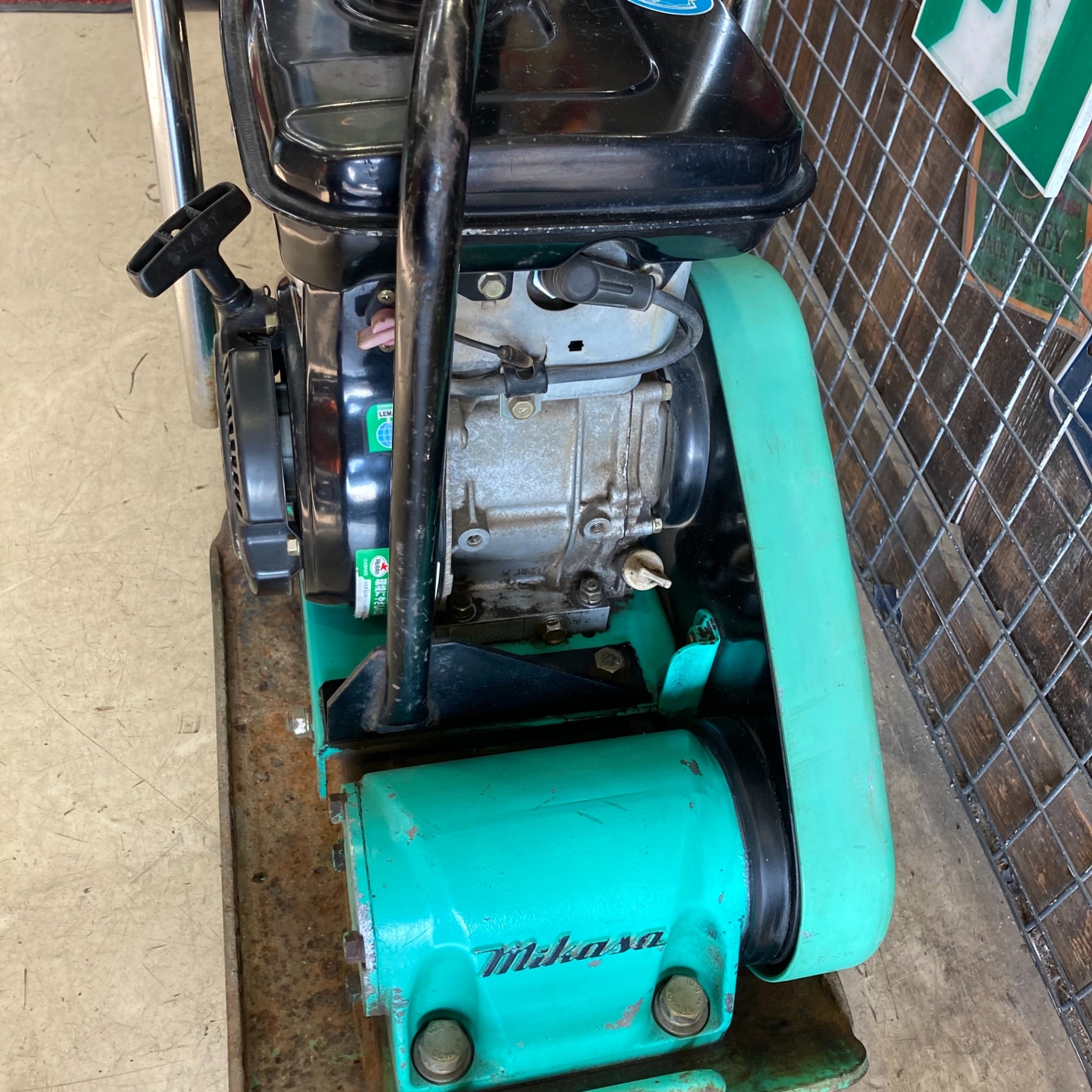 三笠 MVC-F60VL プレートコンパクター【野田愛宕店】【店頭取引限定】【中古】ITSODZUR2MV8 三笠 MVC-F60VL プレートコンパクター【野田愛宕店】【店頭取引限定