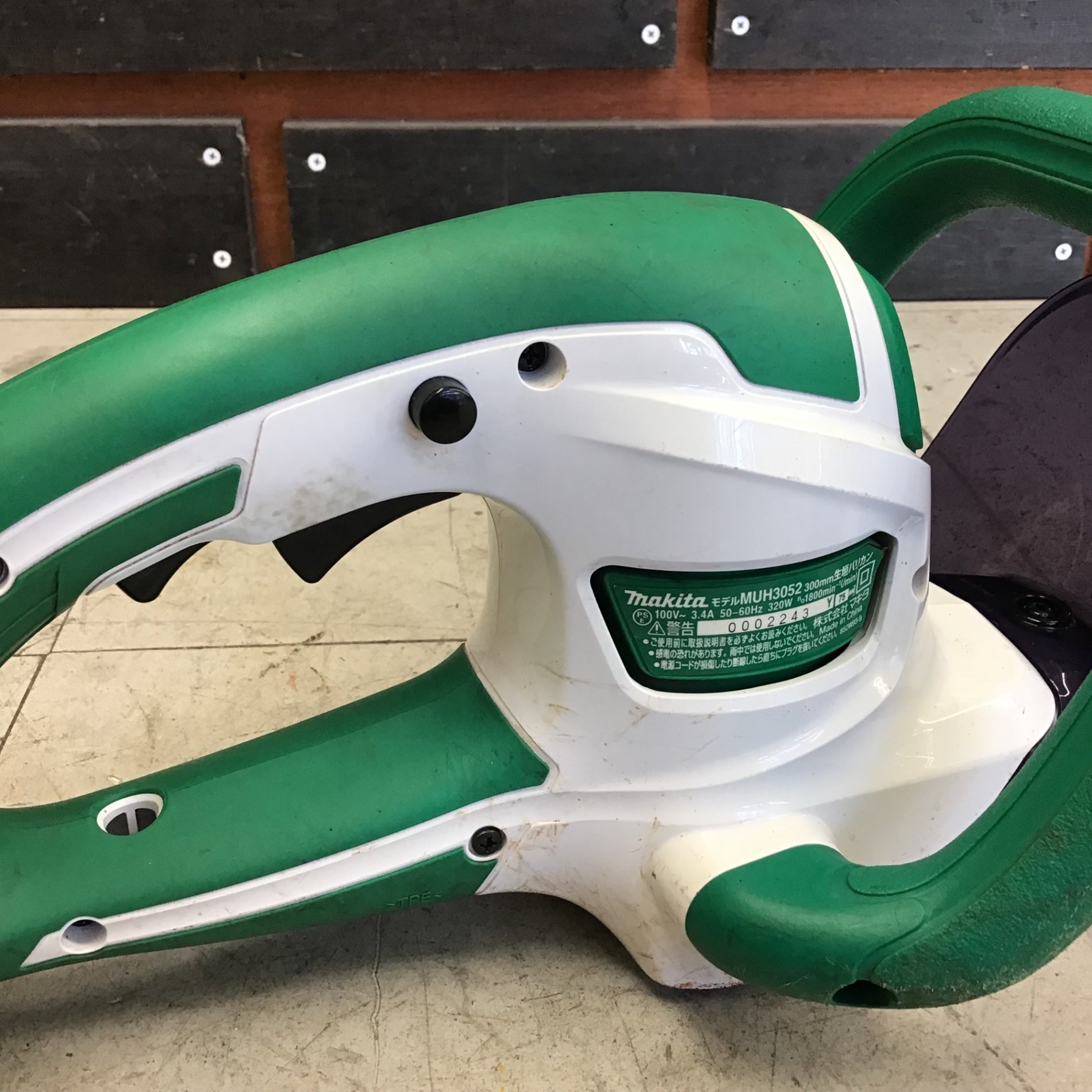 現状品】 マキタ/makita 生垣バリカン 刈込幅300mm MUH3052 【鴻巣店