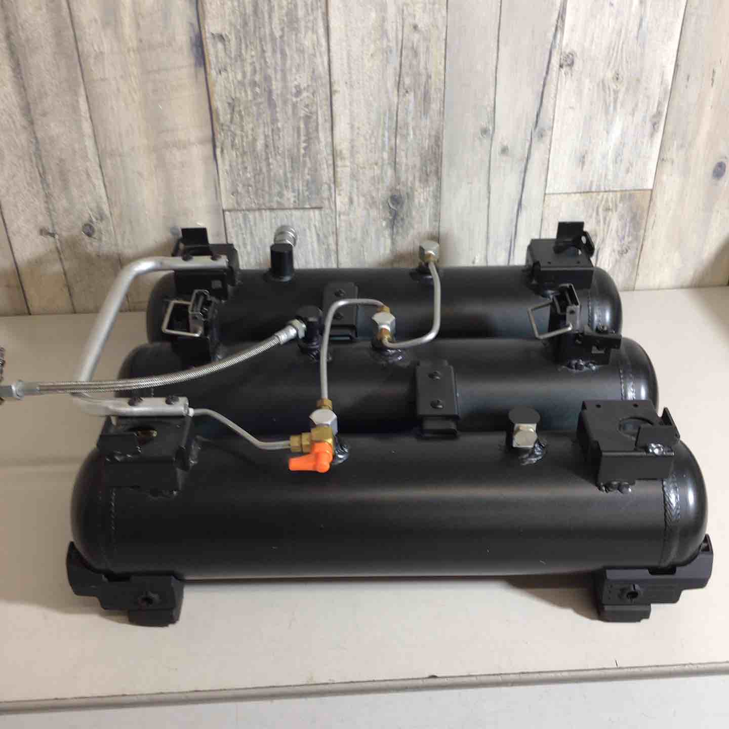 中古品】MAX AK-T16(44K) スーパーエアタンク 3連 サブタンク【戸田店