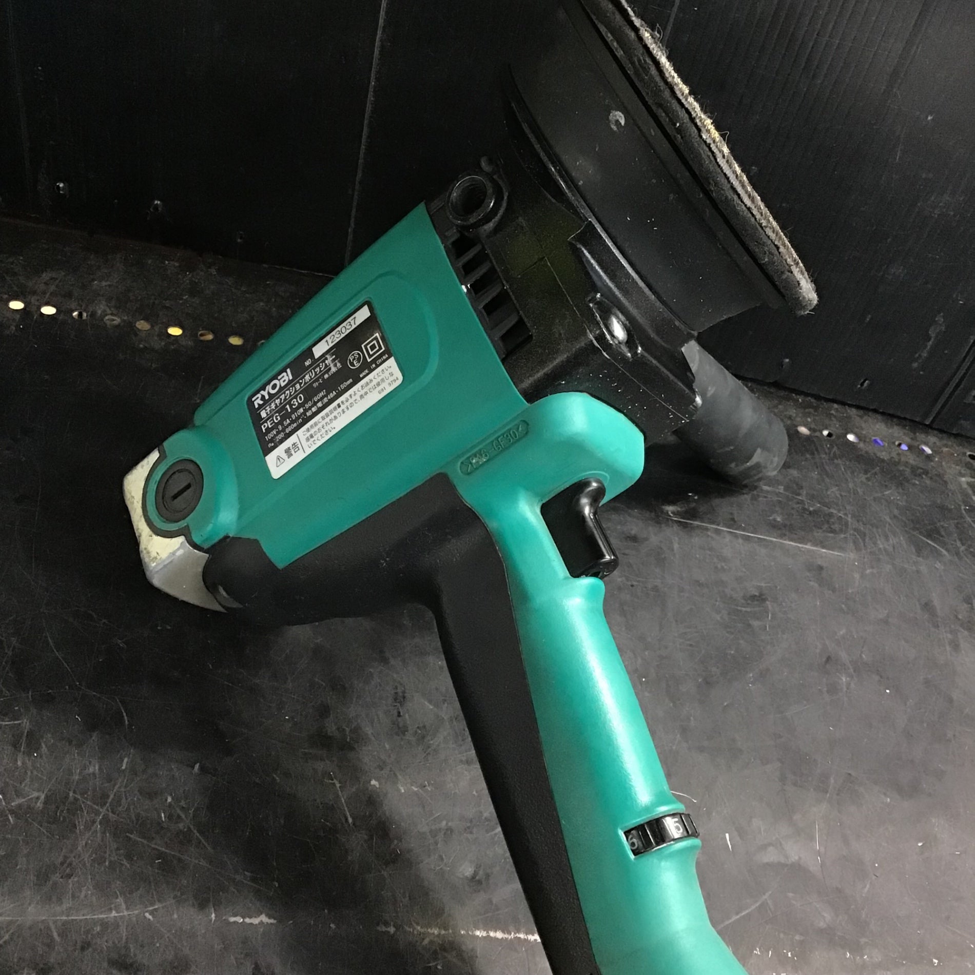 〇リョービ(RYOBI) 電子ギヤアクションポリッシャ PEG-130【草加店