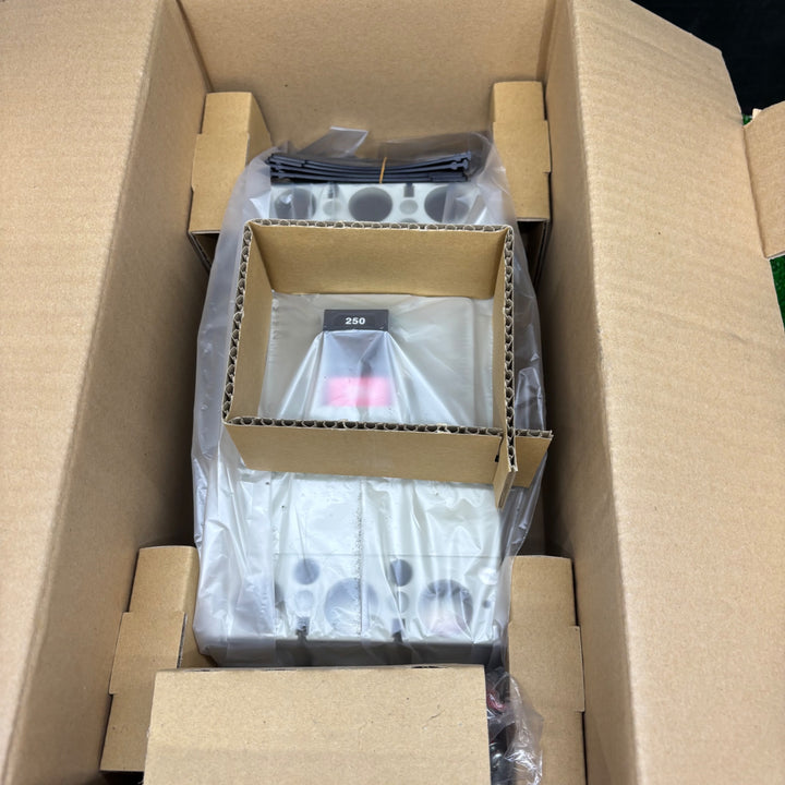 【未使用品】三菱電機 ノーヒューズブレーカー NF400-CW 3P 300A ノーヒューズ遮断器【電材館越谷店】