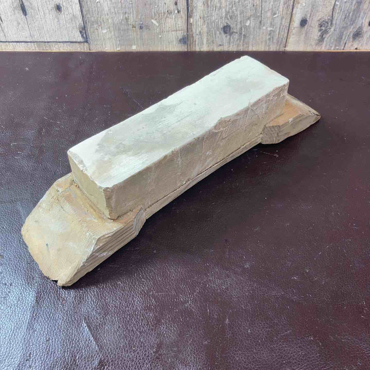 【中古品】天然砥石 産地不明 重量：台座含め1.9Kg 総本山？ 沼田？ 【東大和店】