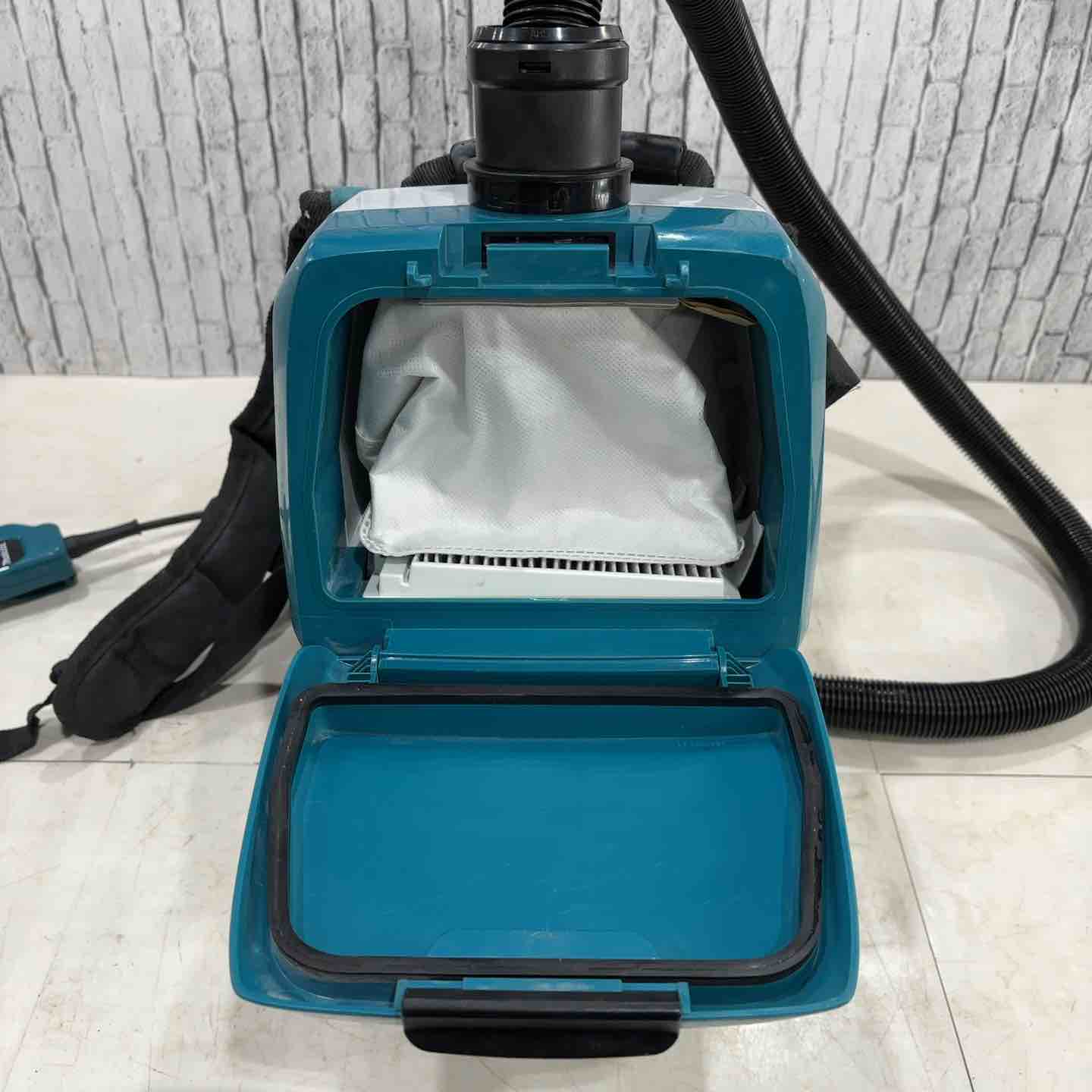 ☆マキタ(makita) 18V 36V コードレス背負集じん機 乾式 VC265DZ【川口