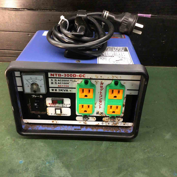 ◇日動工業 降圧専用トランス 200V→100V 単巻トランス 連続定格 安全ブレーカ付 30A NTB-300D-CC-100V【戸田店】