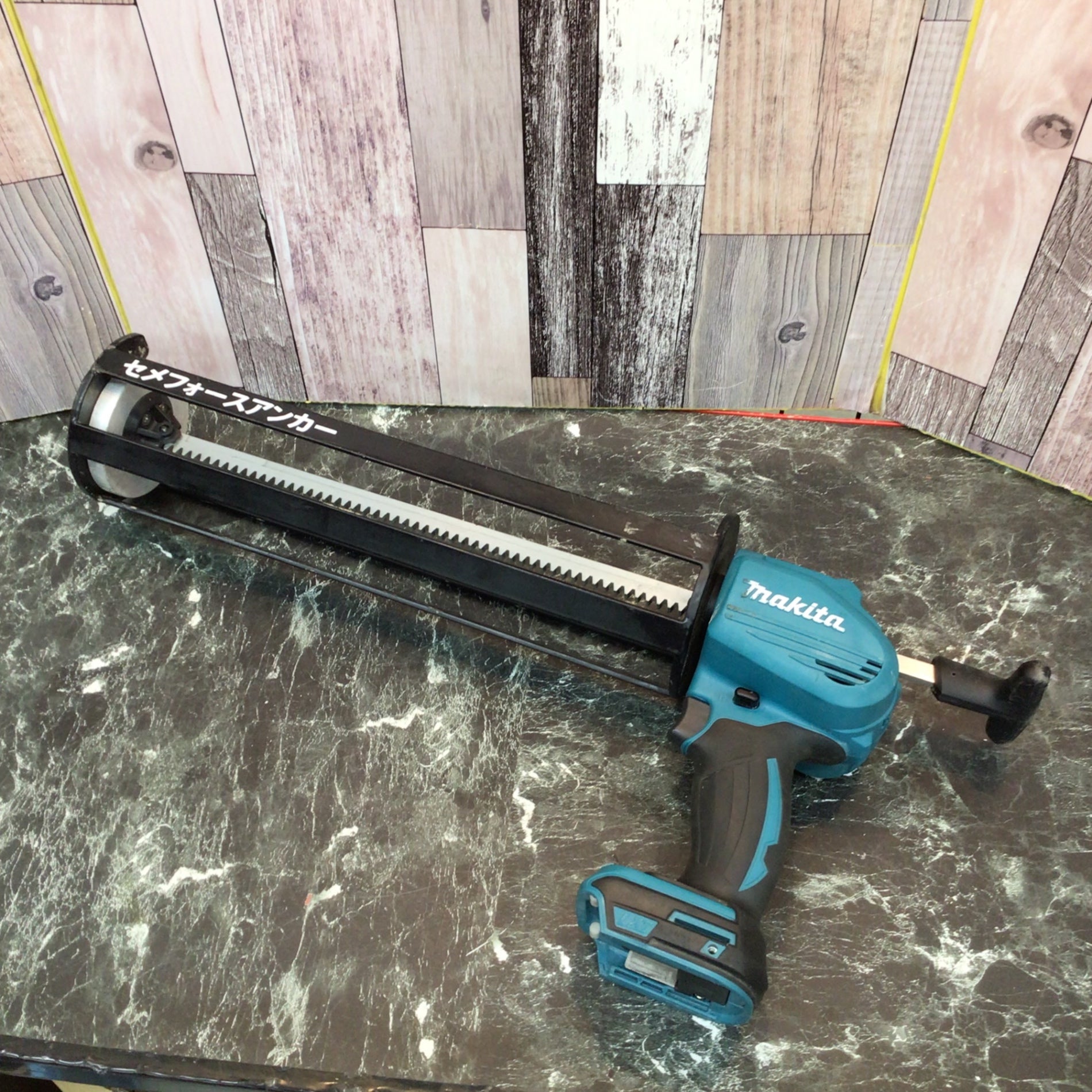 マキタ 18V 充電式 コーキングガン 本体のみ(バッテリ・充電器別売) 青 CG180DZ マキタ 18V 充電式コーキングガン CG180D バッテリーなし（中古品）