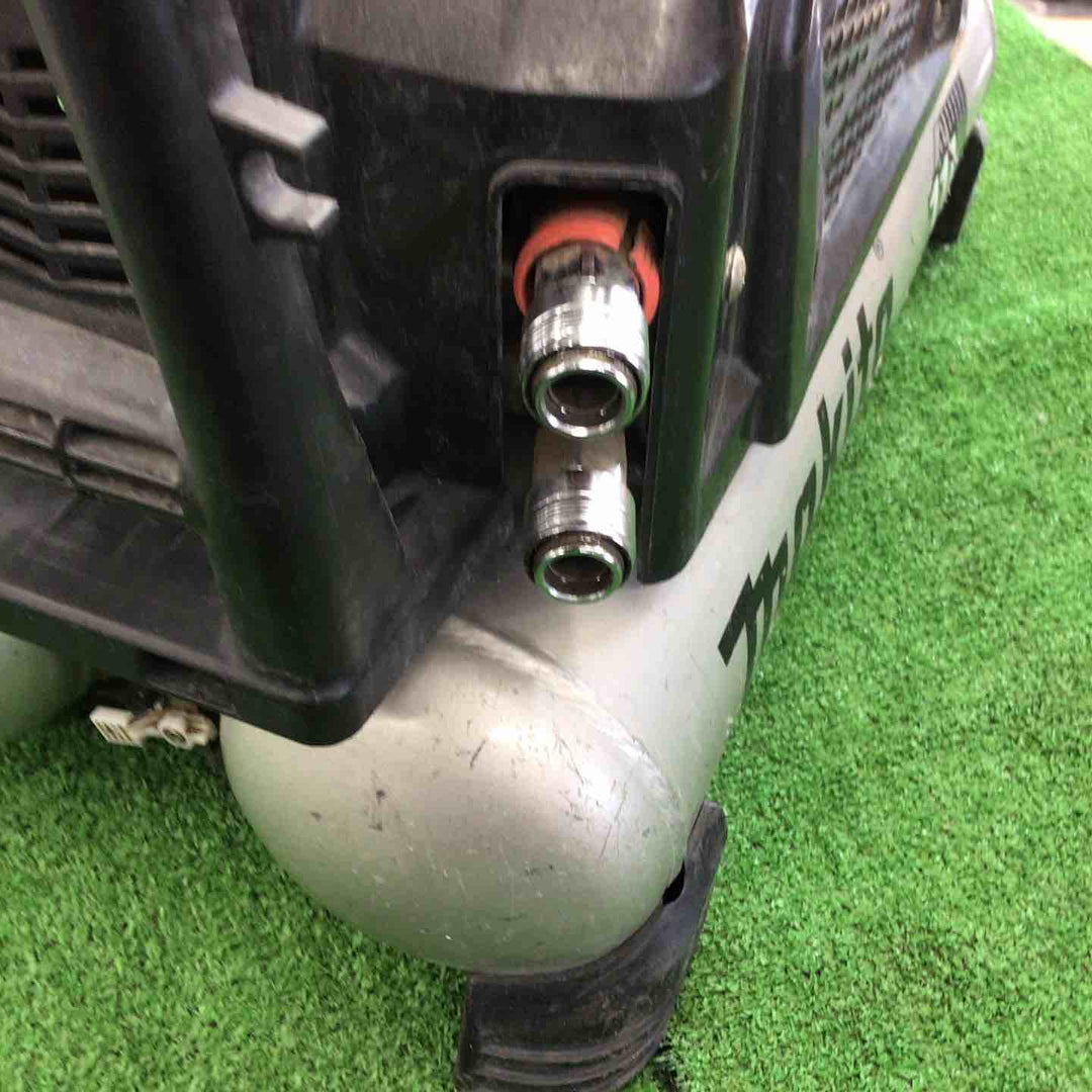 【ジャンク品】マキタ(Makita) エアコンプレッサ(黒) (50/60Hz) AC462XLB【桶川店】
