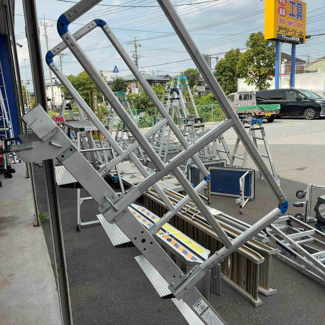【店頭受取り限定】 アルインコ アルミ合金製トラック昇降タラップ トラッキング 登楽王【八潮店】