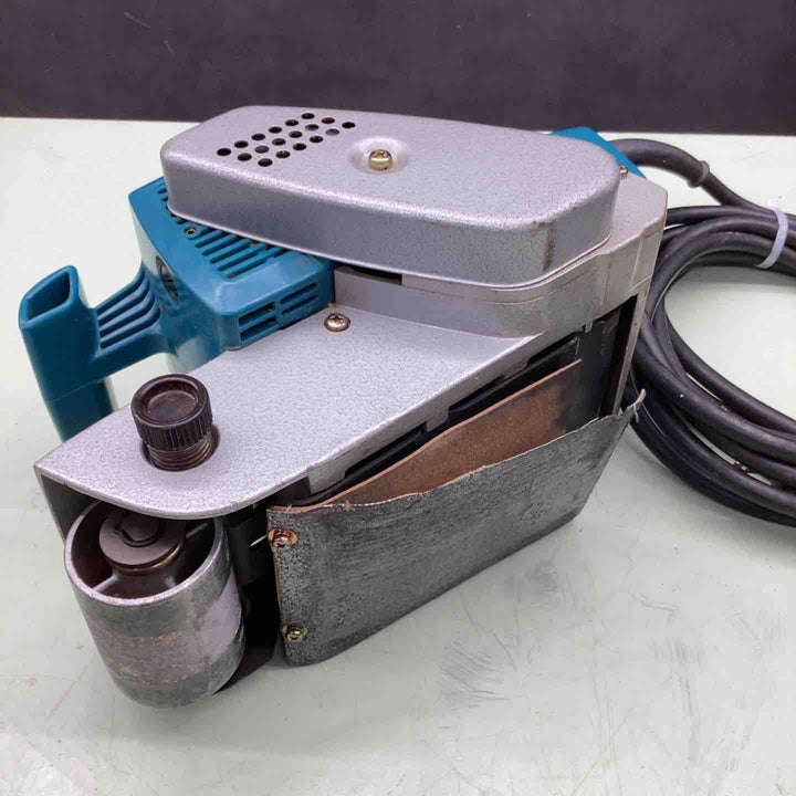 ◇マキタ(makita) ベルトサンダ 9900B 木材 金属 樹脂 石材 バリ取り 面取り 研磨 サビの剥離 平滑 研磨作業 手持ち 据え置き  【越谷店】