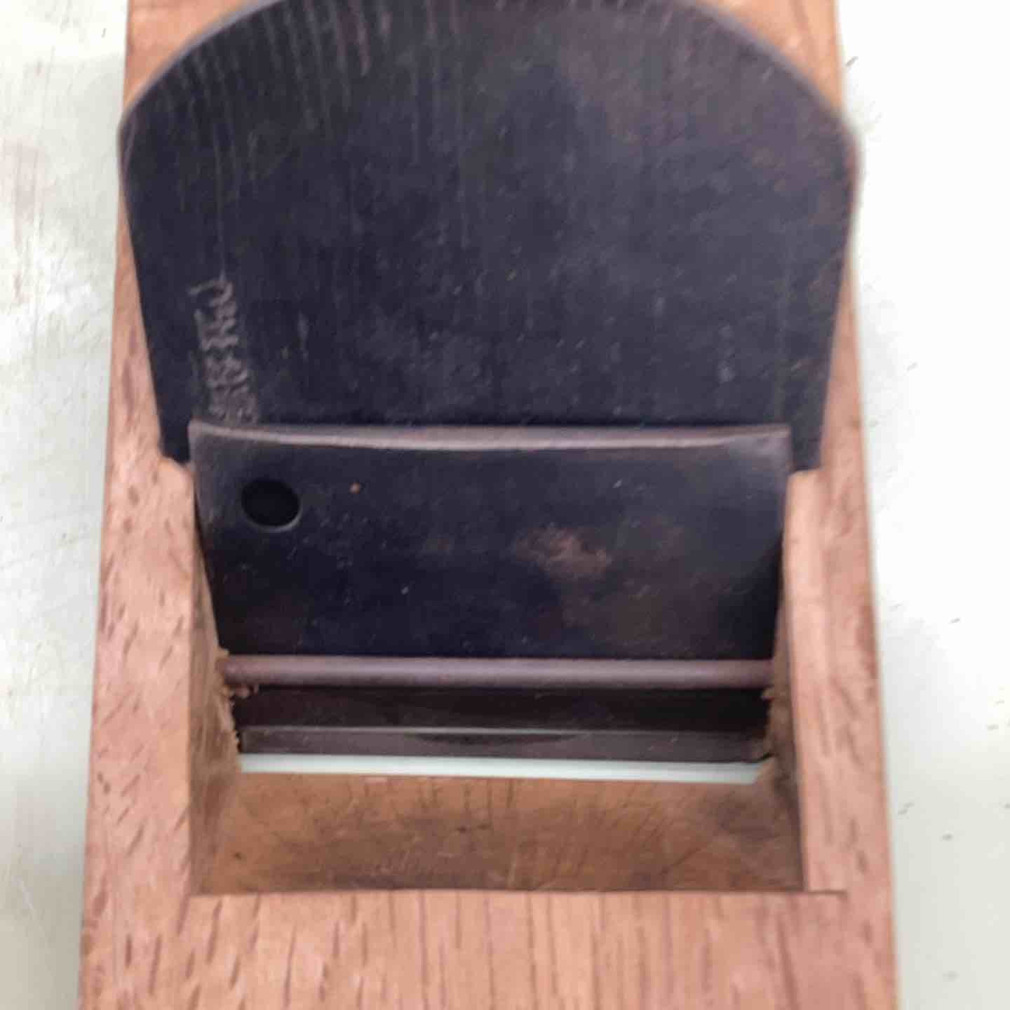 つばめ 號 鉋 身幅:80mm 削り幅:70mm 鉋台長さ:尺台(30.3㎝) 【越谷店】 つばめ 號 鉋 身幅:80mm 削り幅:70mm 鉋台長さ:尺台(30.3㎝) 【越谷店