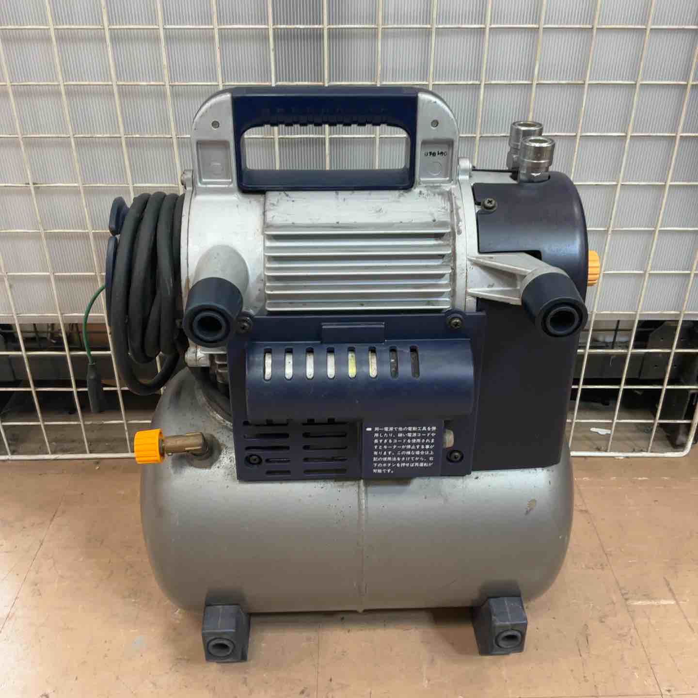 ◇マックス(MAX) 常圧エアコンプレッサ AK-615P2[5] (615PII)【草加店