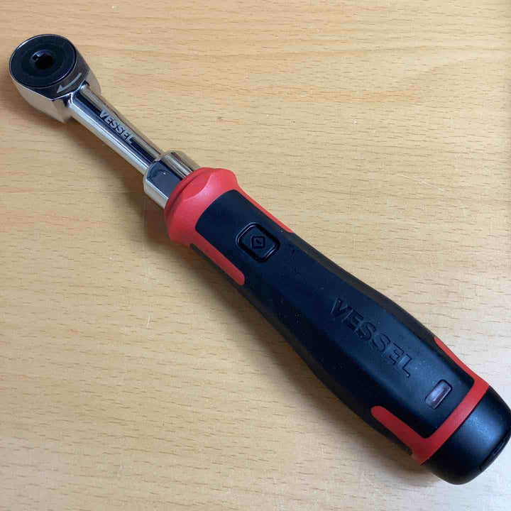 ベッセル(VESSEL) コードレス 電動スリムラチェット ソケットビット31個付セット 400ER3-1M 軽量 コンパクトラ チェットハンドル【越谷店】