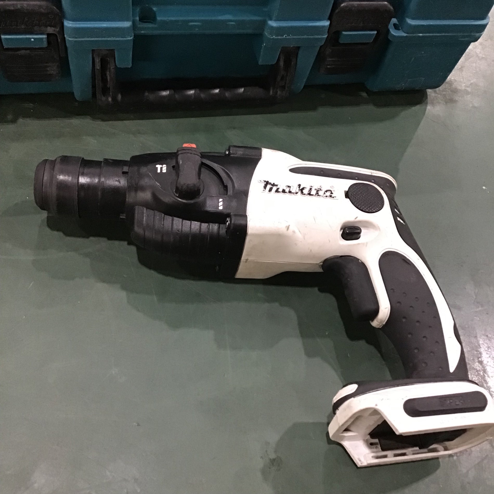 ☆マキタ(makita) コードレスハンマドリル HR162DRFX【川口店