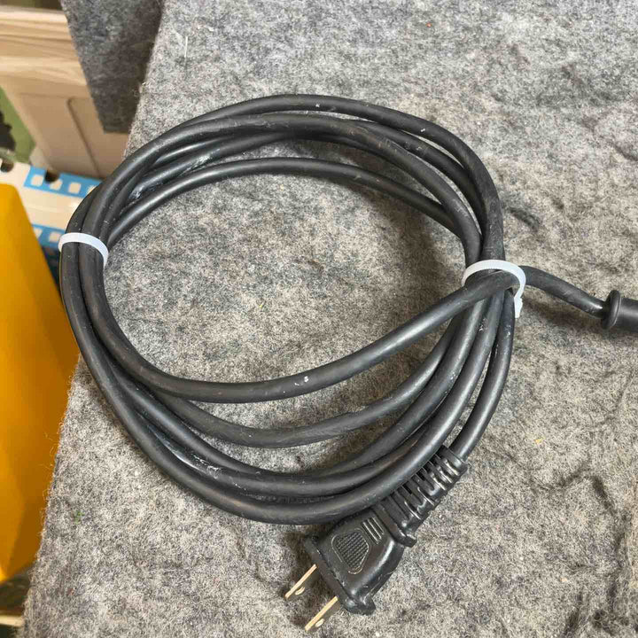マキタ(makita) 100mmディスクグラインダ 9539B 三京ダイヤモンド 集じんアタッチメントクリーン太くん付き【桶川店】