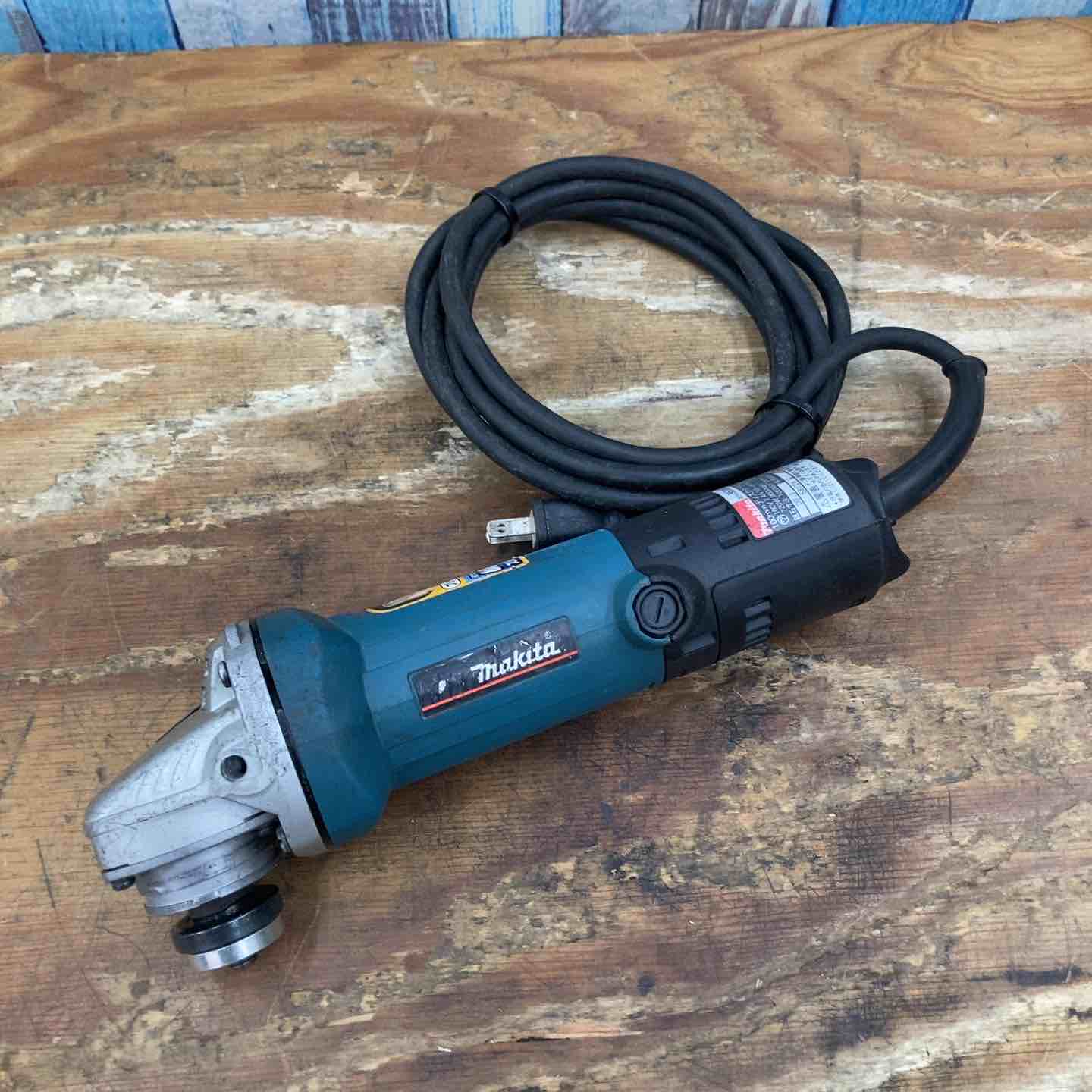 (未使用･未開封品)　マキタ(Makita)  ディスクグラインダ 低速高トルク ブレーキ付 100mm 9533BLA p1m72rm 中古品】☆マキタ(makita) ディスクグラインダ 低速高トルク