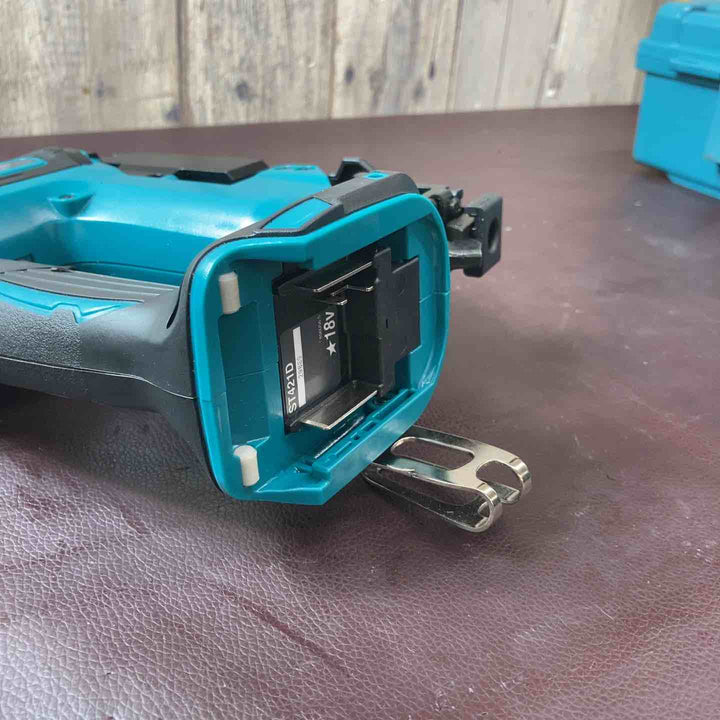 【中古品】 マキタ(makita) コードレスタッカ ST421DRG 18V J線/4mm 【東大和店】
