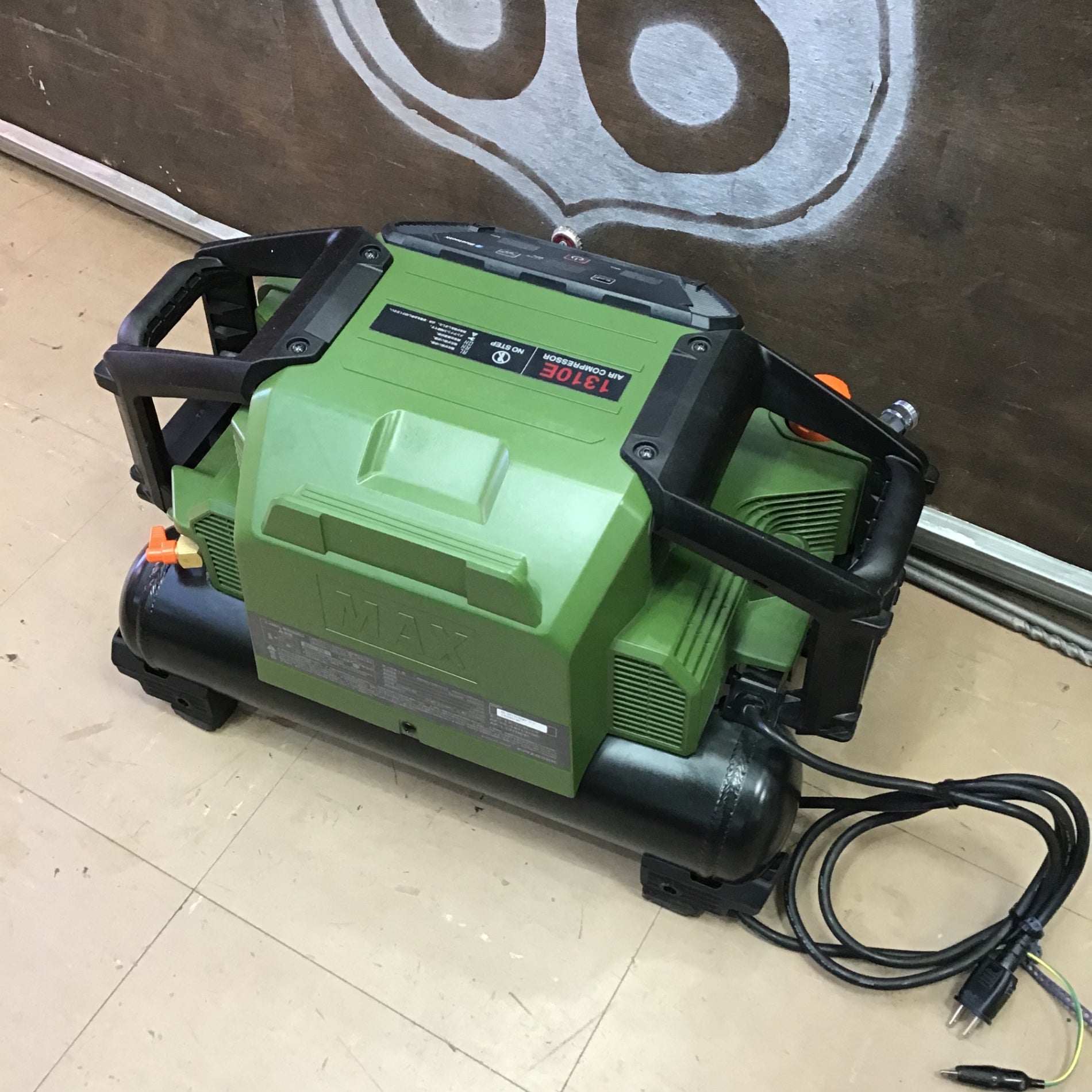 ☆マックス(MAX) エアコンプレッサー AK-HH1310E_ミリタリーグリーン